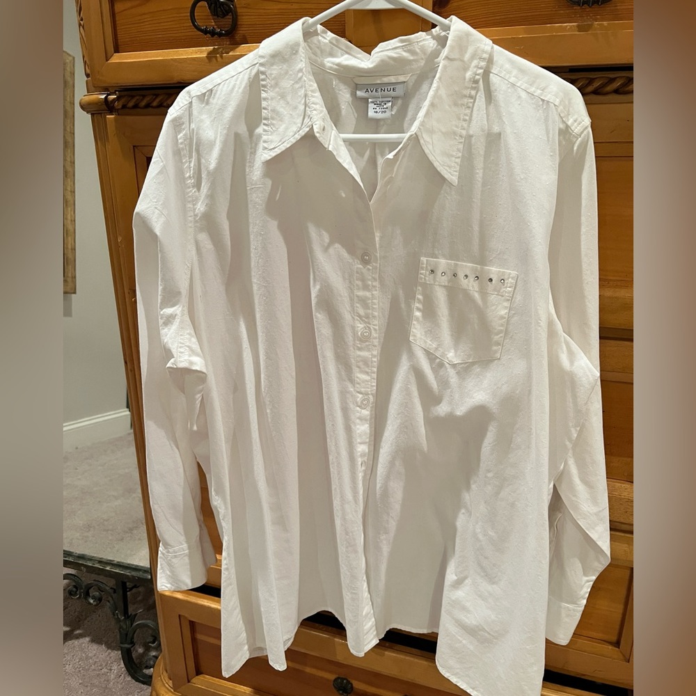 Avenue White Rhinestone Embellished Button Front Shirt Top Sz 18/20
